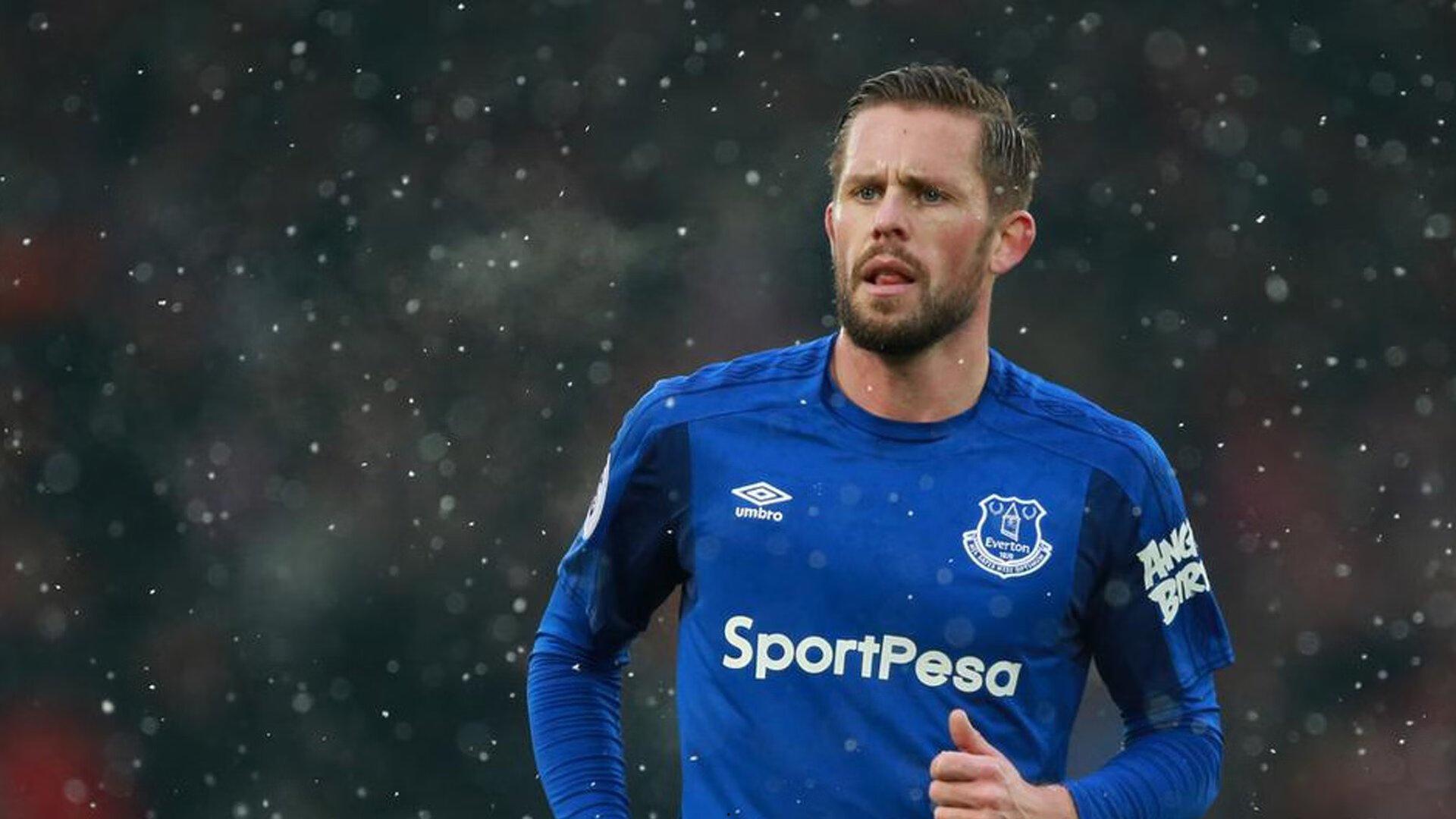 温情还是争议?瓜迪奥拉赛场亲吻第四官员引全球热议