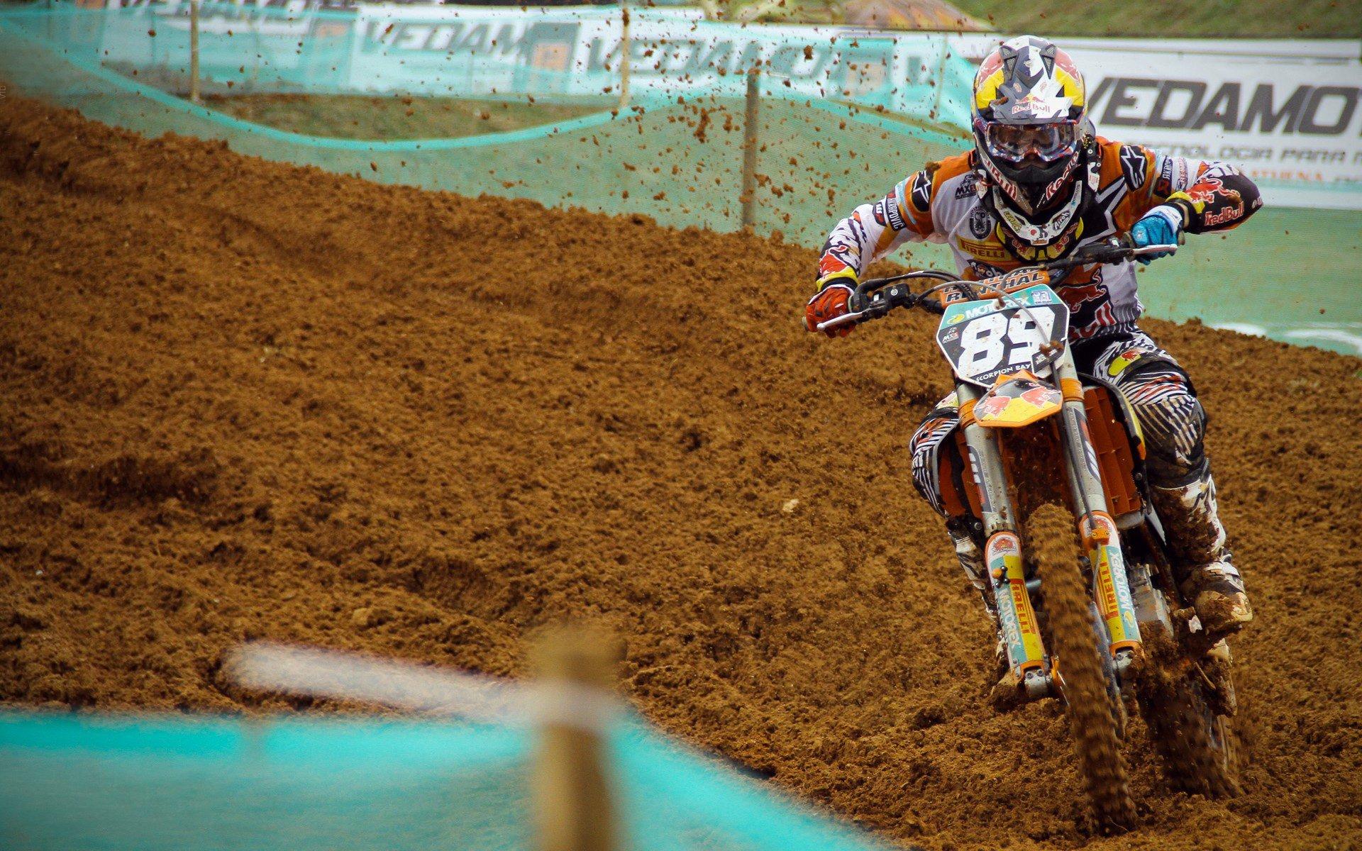 巴萨后防中坚孔德坦言，下半场提升水平，但晋级绝非理所当然